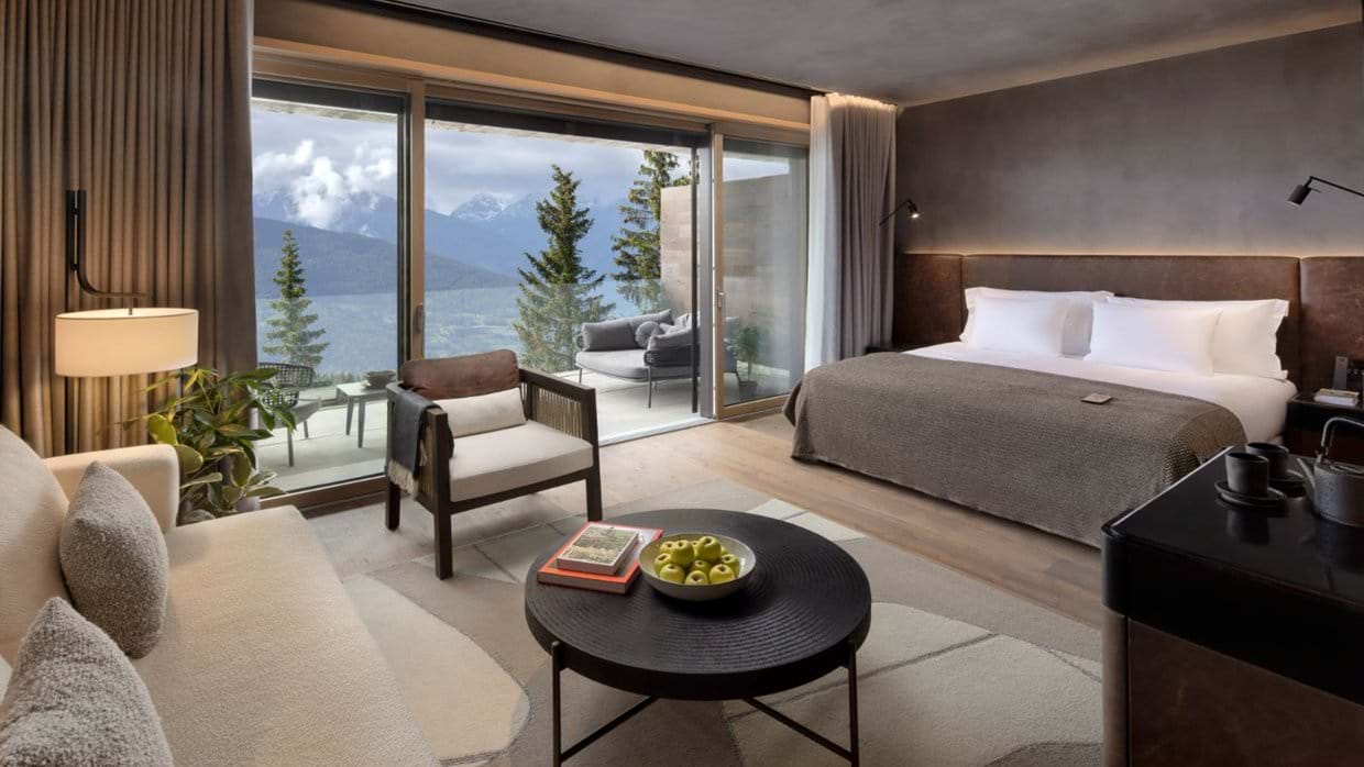Luxury-Ski-Hotel-Crans-Montana-Six-Senses-Crans-Montana-Oxford-Ski-Bedroom (4).jpg