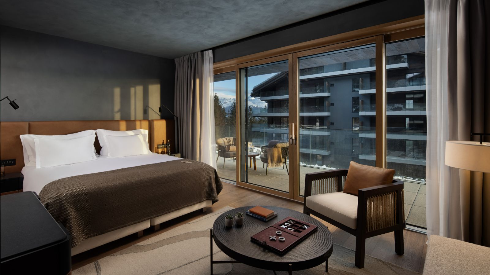 Luxury-Ski-Hotel-Crans-Montana-Six-Senses-Crans-Montana-Oxford-Ski-Bedroom (9).jpg