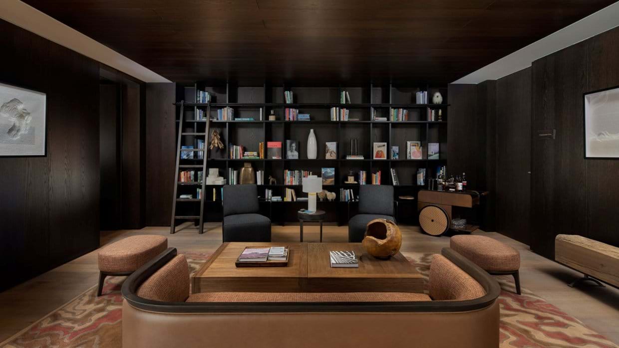 Luxury-Ski-Hotel-Crans-Montana-Six-Senses-Crans-Montana-Oxford-Ski-Lounge.jpg