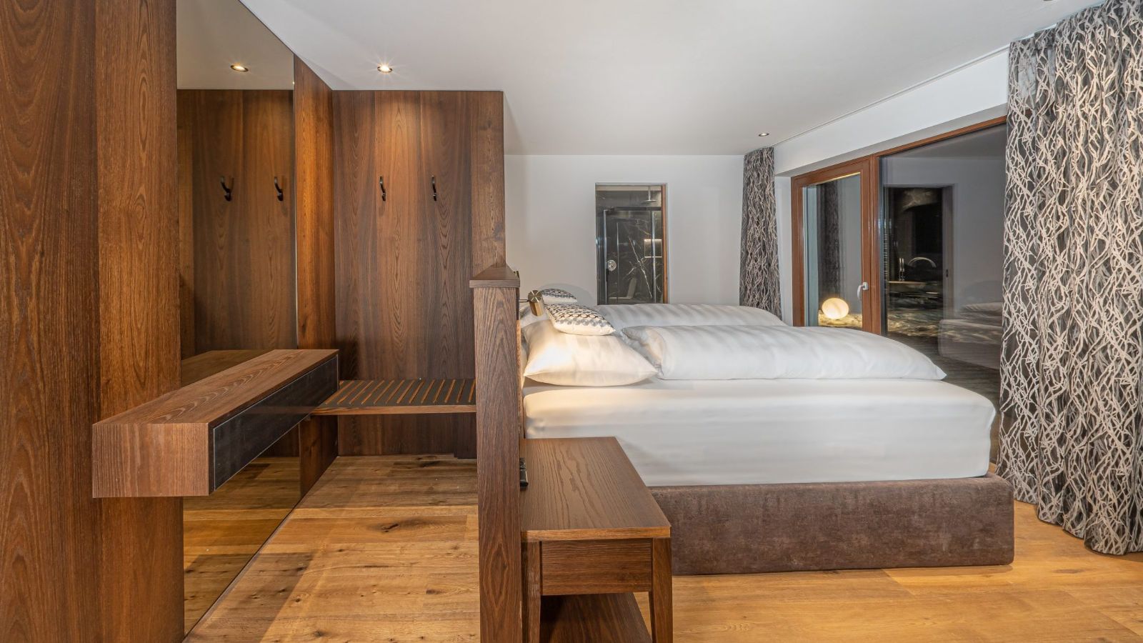Luxury-Ski-Chalet-Selva-Villa-Carolina-Oxford-Ski-Bedroom.jpg