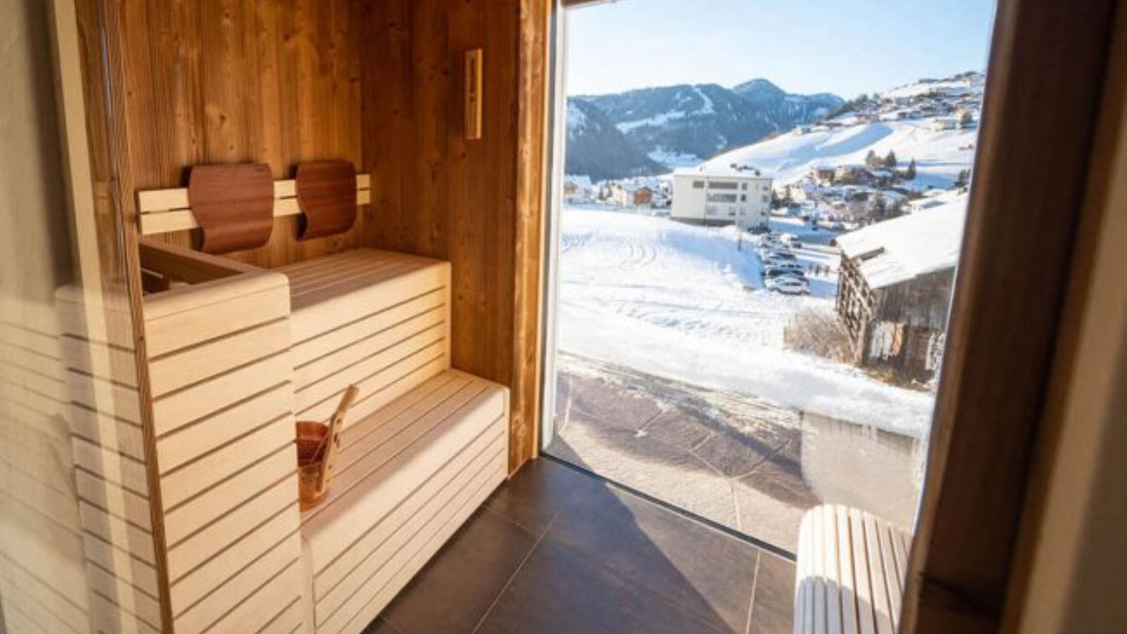 Luxury-Ski-Chalet-Selva-Villa-Carolina-Oxford-Ski-Sauna.jpg