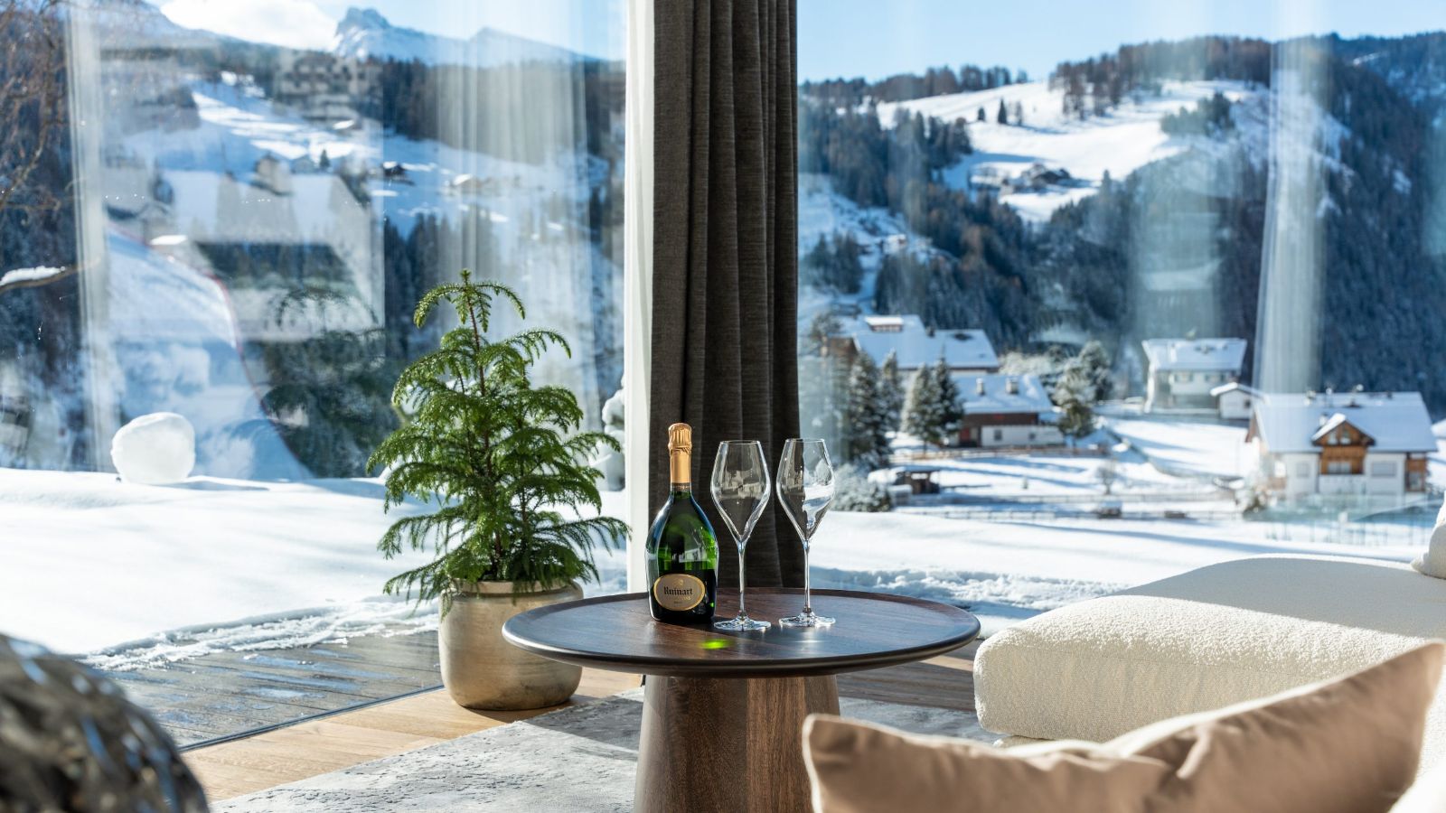 Luxury-Ski-Chalet-Selva-Villa-Carolina-Oxford-Ski-View2.jpg