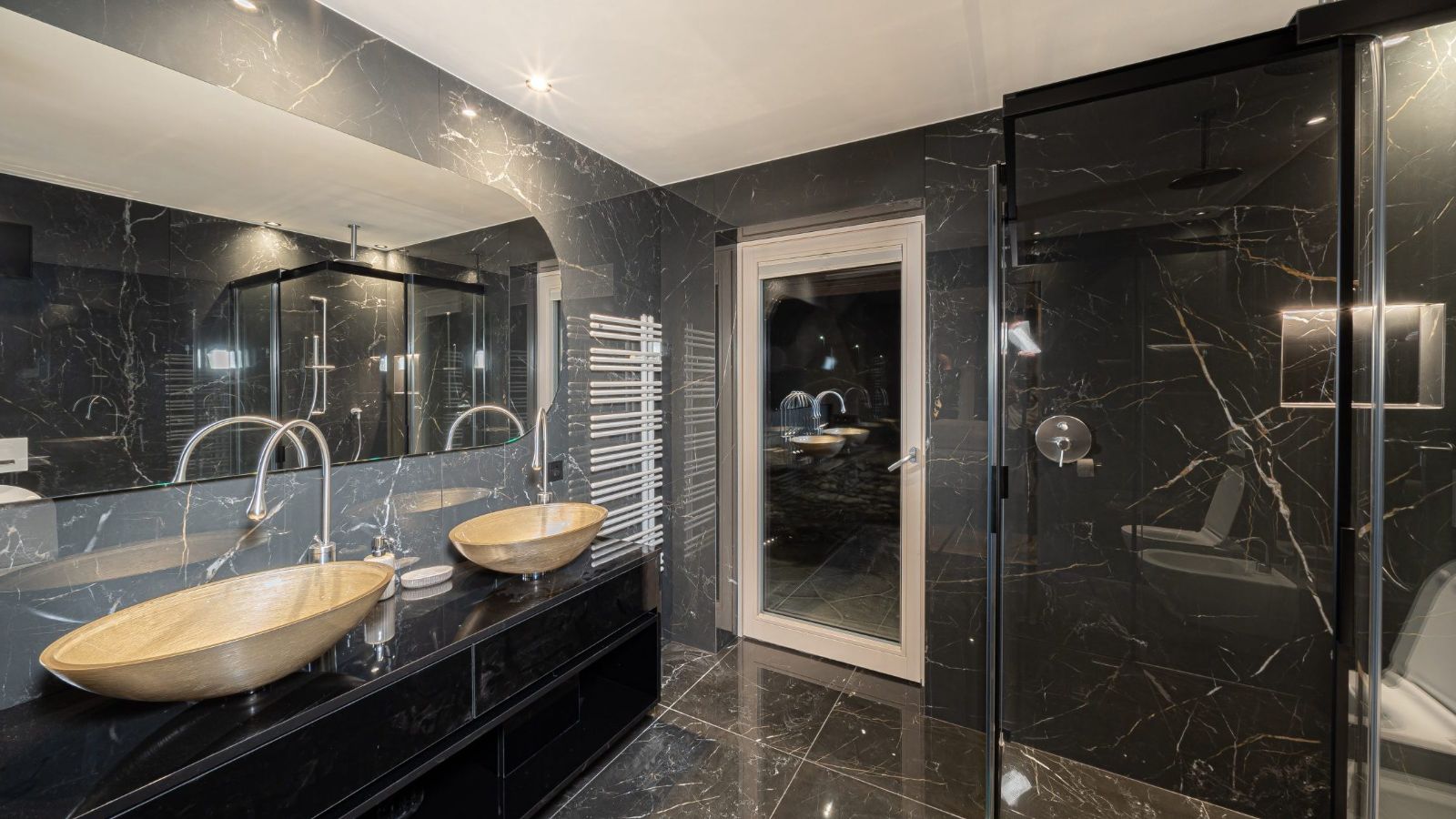 Luxury-Ski-Chalet-Selva-Villa-Carolina-Oxford-Ski-Bathroom.jpg