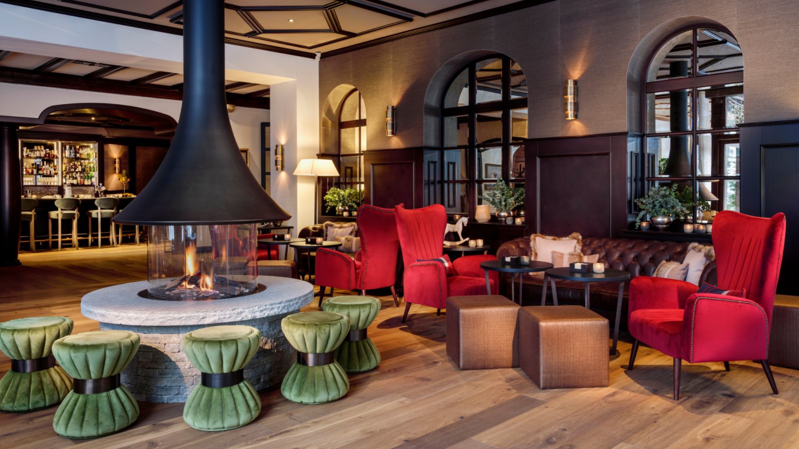 luxury-ski-hotel-zermatt-mont-cervin-oxford-ski-lobby-bar.jpg