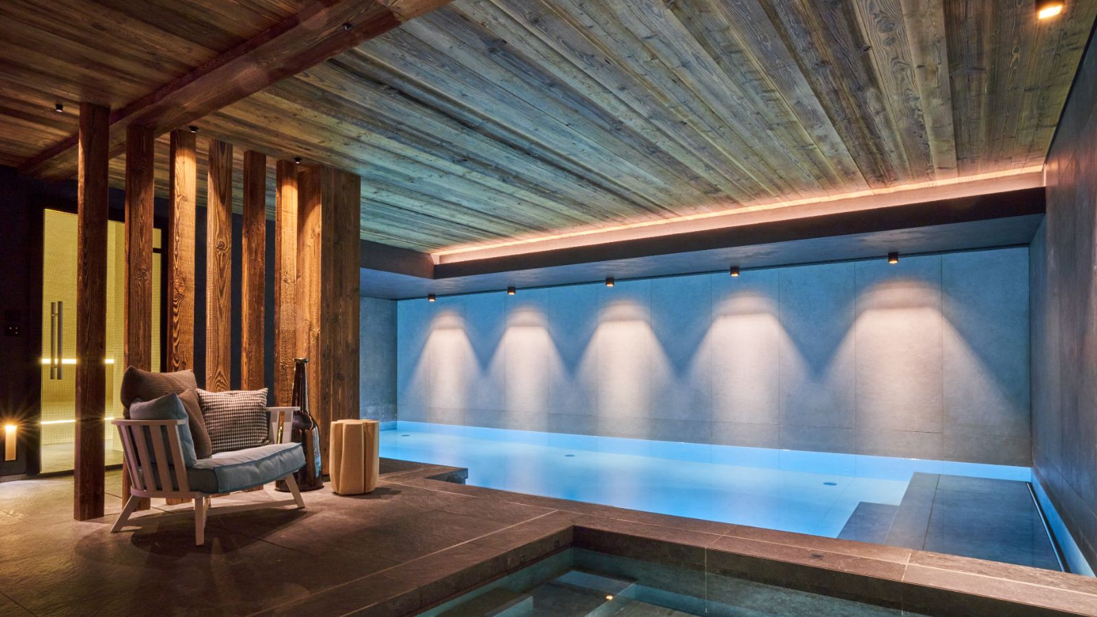 Luxury-ski-chalet-megeve-osc-otoctone-pool1.jpg