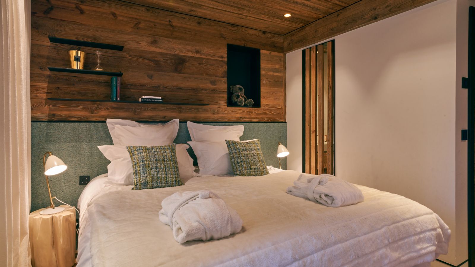 Luxury-ski-chalet-megeve-osc-otoctone-bed5.jpg