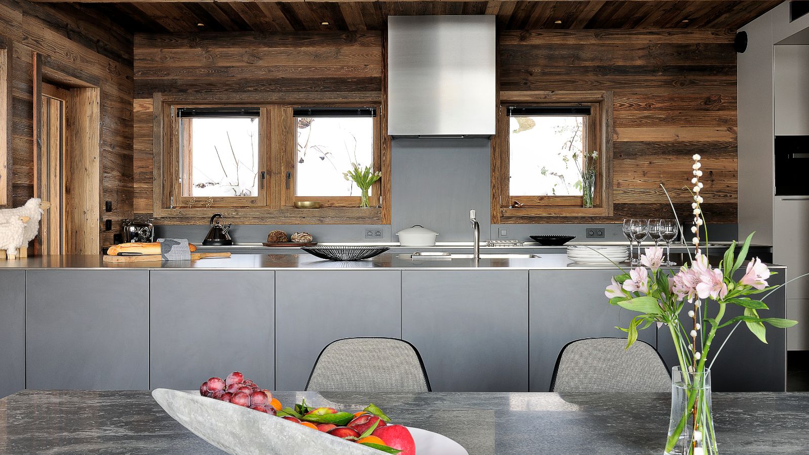 Luxury-ski-chalet-megeve-osc-otoctone-kitchen.jpg