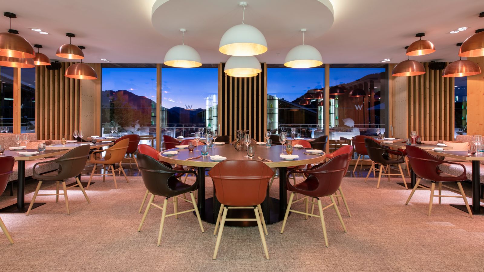 Luxury-Ski-Hotel-Verbier-W Verbier-Oxford-Ski-Dinning table.jpeg