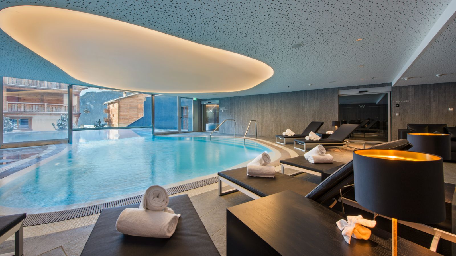 Luxury-Ski-Hotel-Verbier-W Verbier-Oxford-Ski-Pool(2).jpg