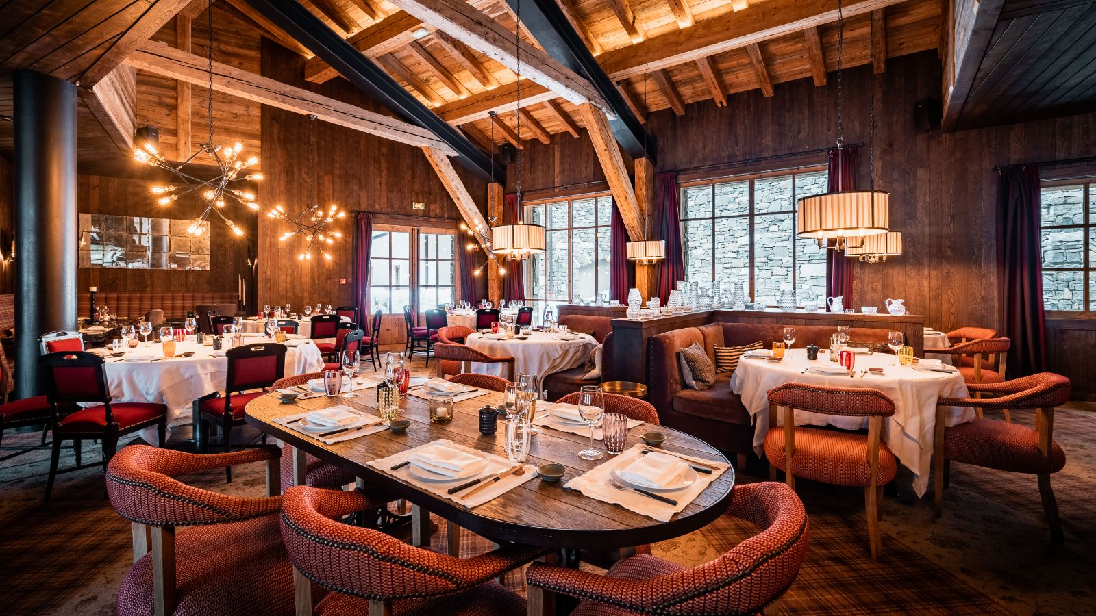 Luxury-ski-hotel-Val d'Isere-La Mourra-Oxford-ski-Restaurant(3).jpg