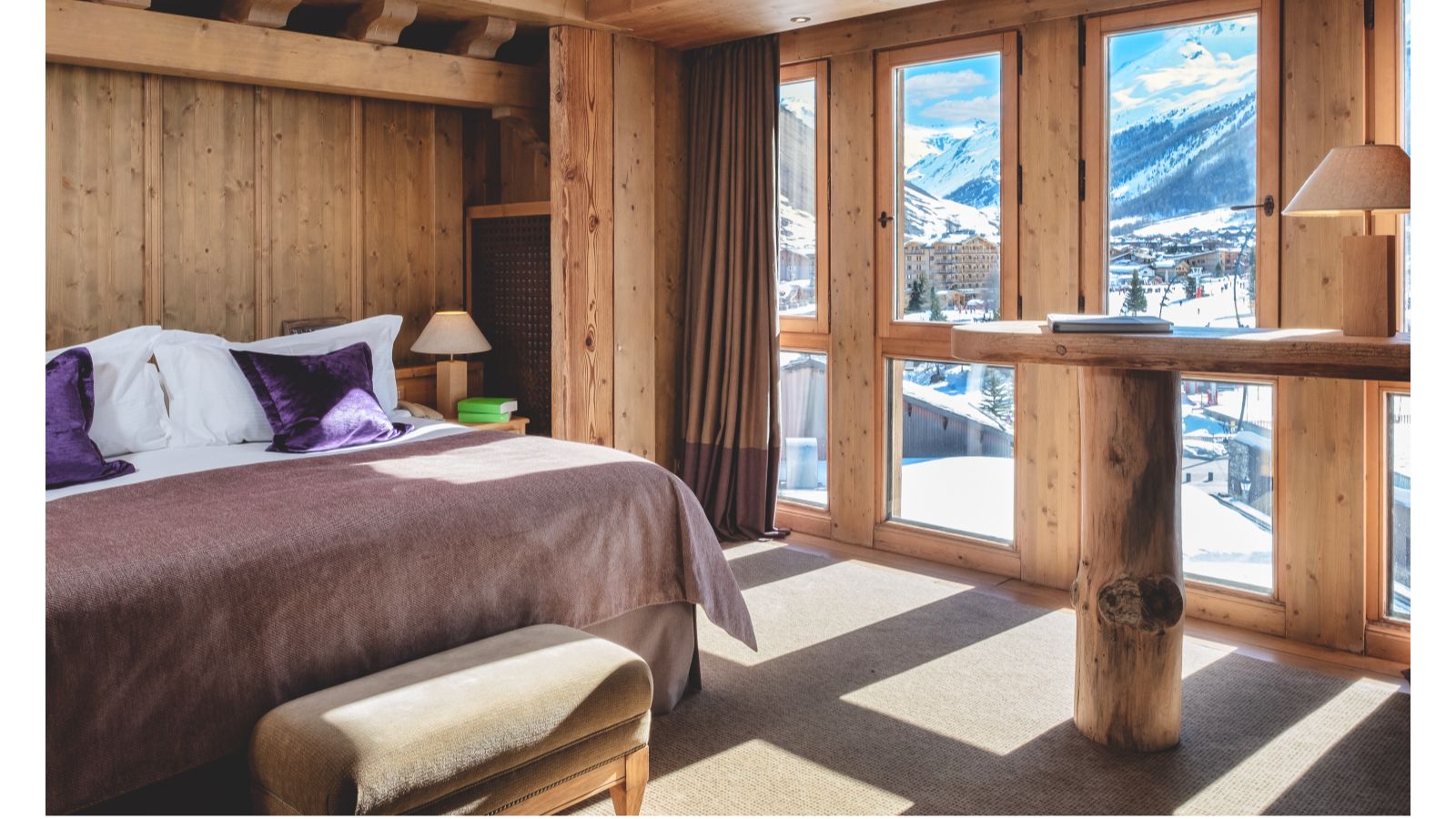 Luxury-ski-hotel-Val d'Isere-Les Barmes de L'Ours-Oxford-Ski-Bedroom(1).jpg