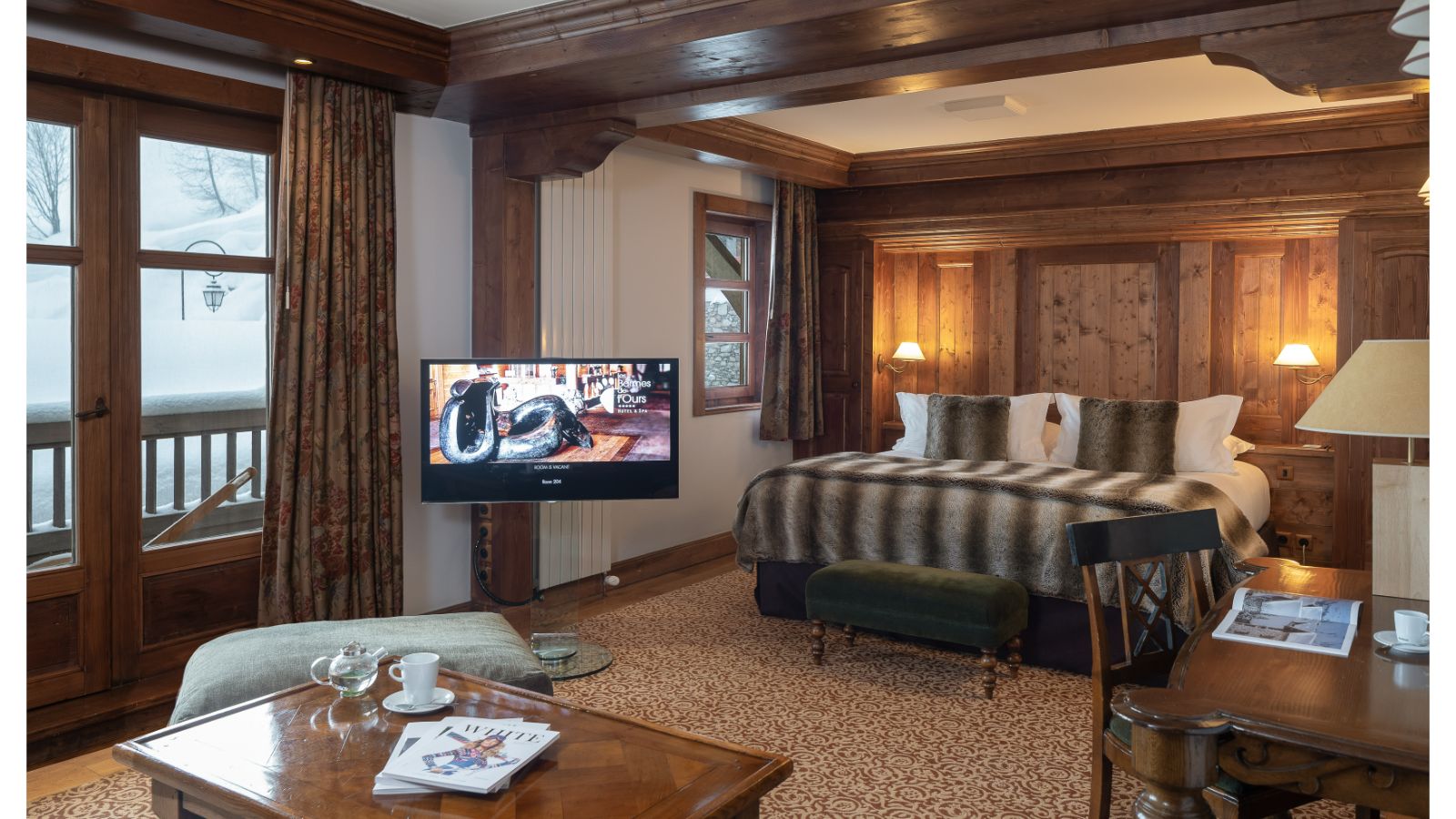 Luxury-ski-hotel-Val d'Isere-Les Barmes de L'Ours-Oxford-Ski-Bedroom(4).jpg