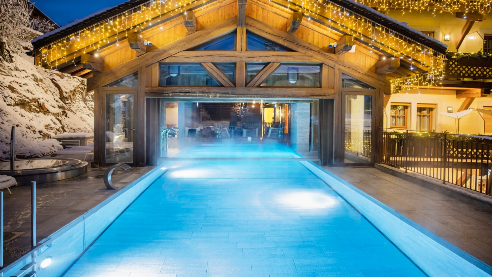 Luxury-ski-hotel-Saint Gervais-Armancette Hotel-Oxford-ski-Pool.jpg