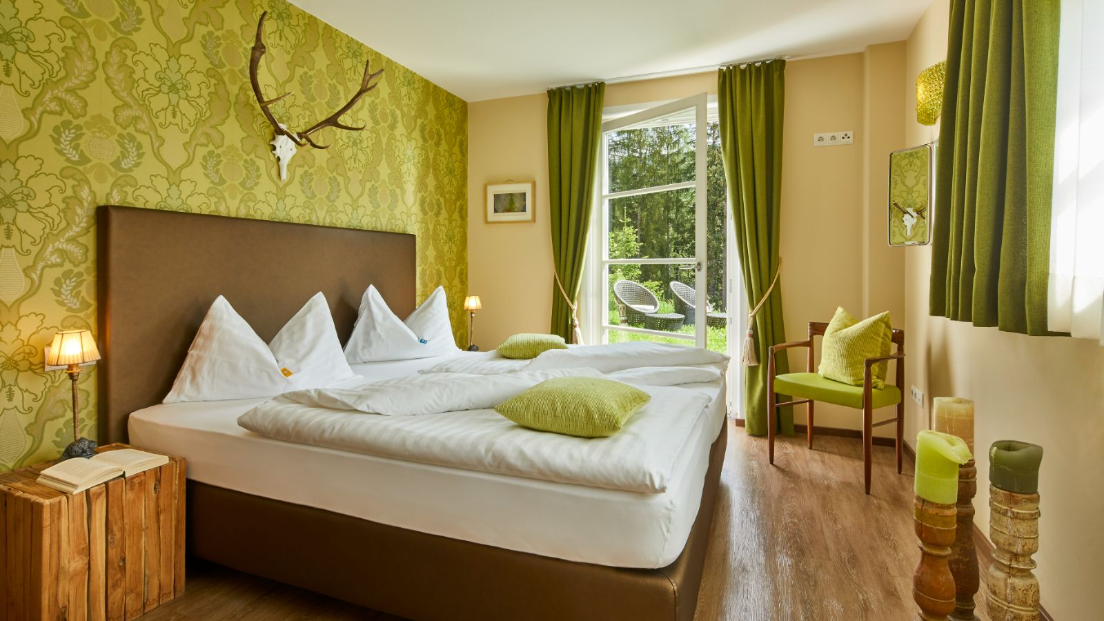 Luxury-Ski-Chalet-Alta-Badia-Mi-Amur-Oxford-Ski-Bedroom (6).jpg