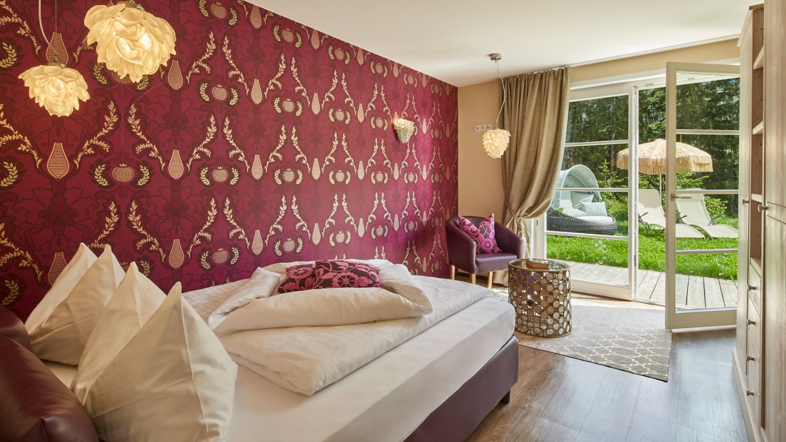 Luxury-Ski-Chalet-Alta-Badia-Mi-Amur-Oxford-Ski-Bedroom (7).jpg