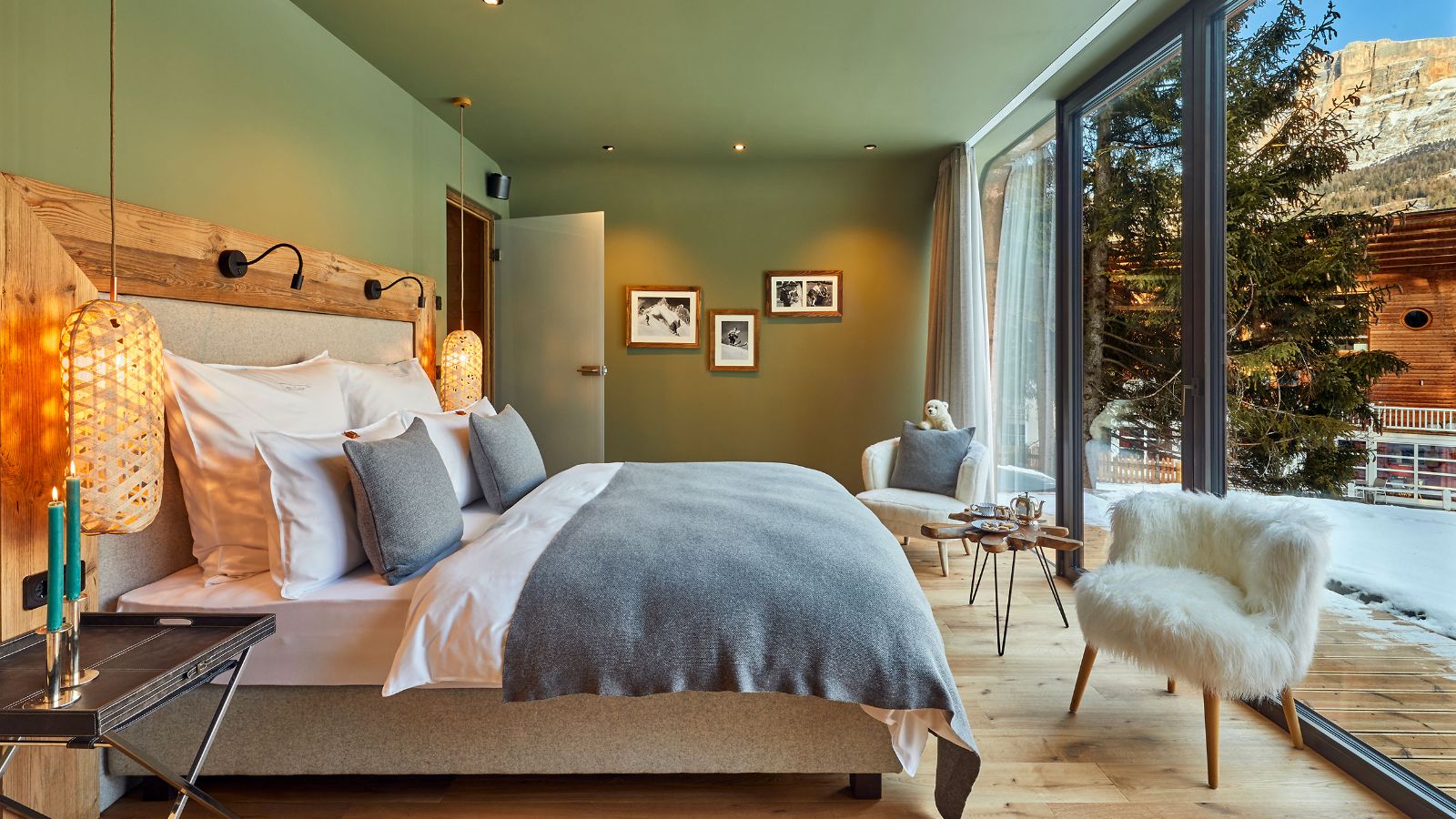 Luxury-Ski-Chalet-Alta-Badia-Mi-Chalet-Oxford-Ski-Bedroom (2).jpg