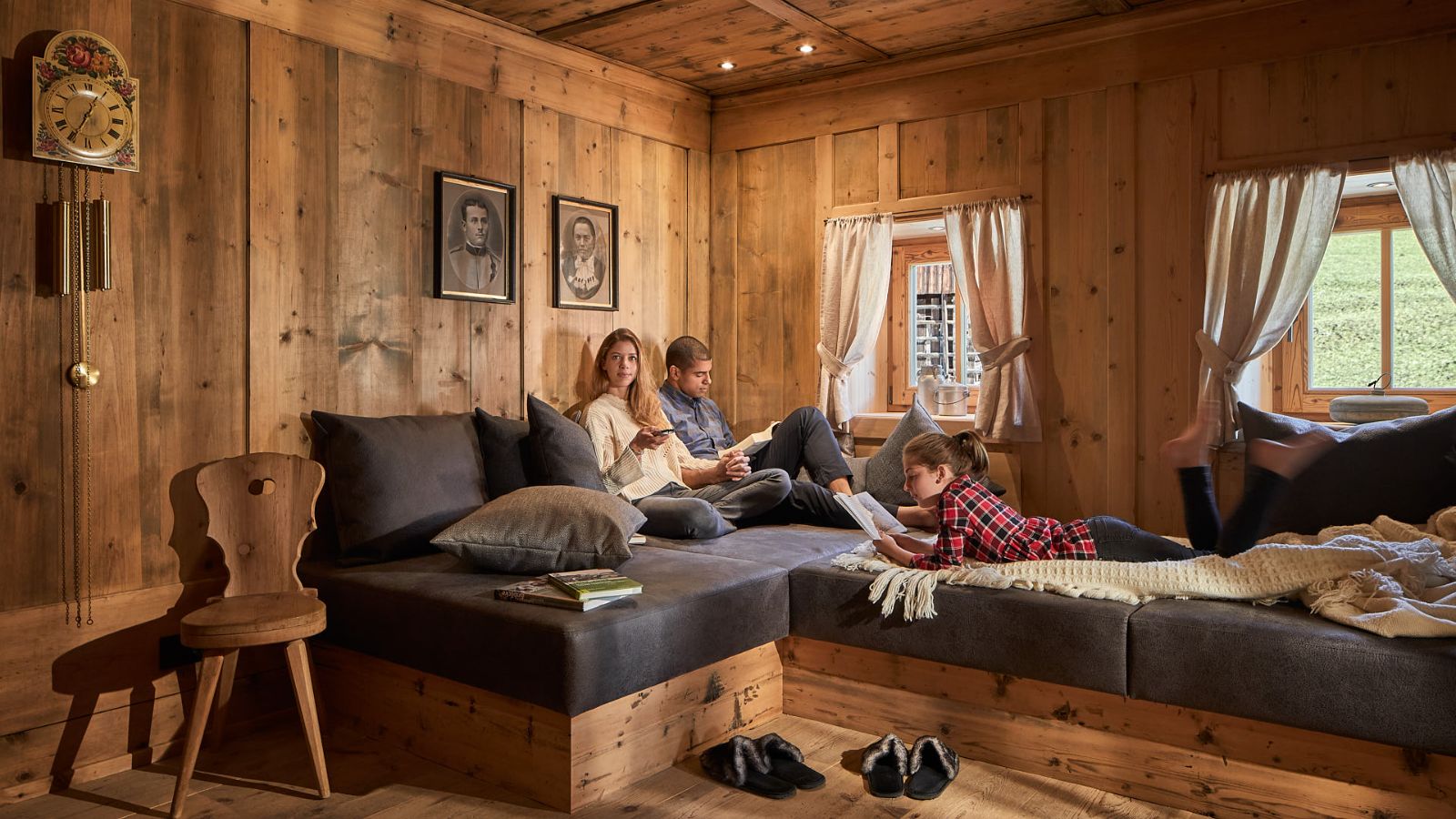 Luxury-Ski-Chalet-Alta-Badia-Chalet-Sotciastel-Oxford-Ski-Lounge.jpg