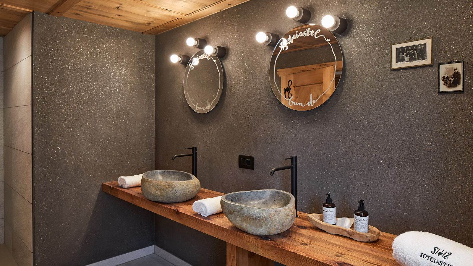 Luxury-Ski-Chalet-Alta-Badia-Chalet-Sotciastel-Oxford-Ski-Bathroom.jpg