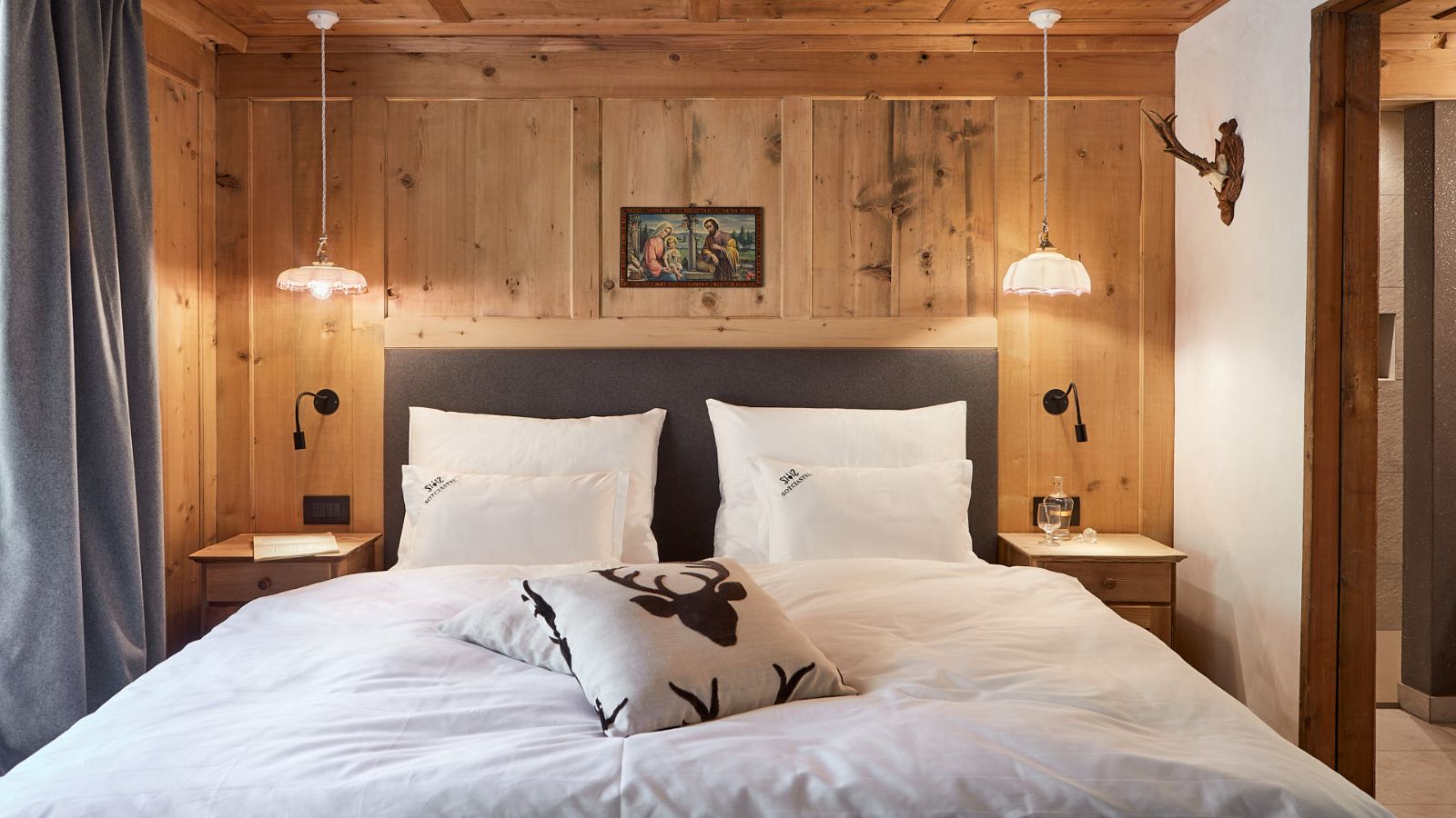 Luxury-Ski-Chalet-Alta-Badia-Chalet-Sotciastel-Oxford-Ski-Bedroom (1).jpg