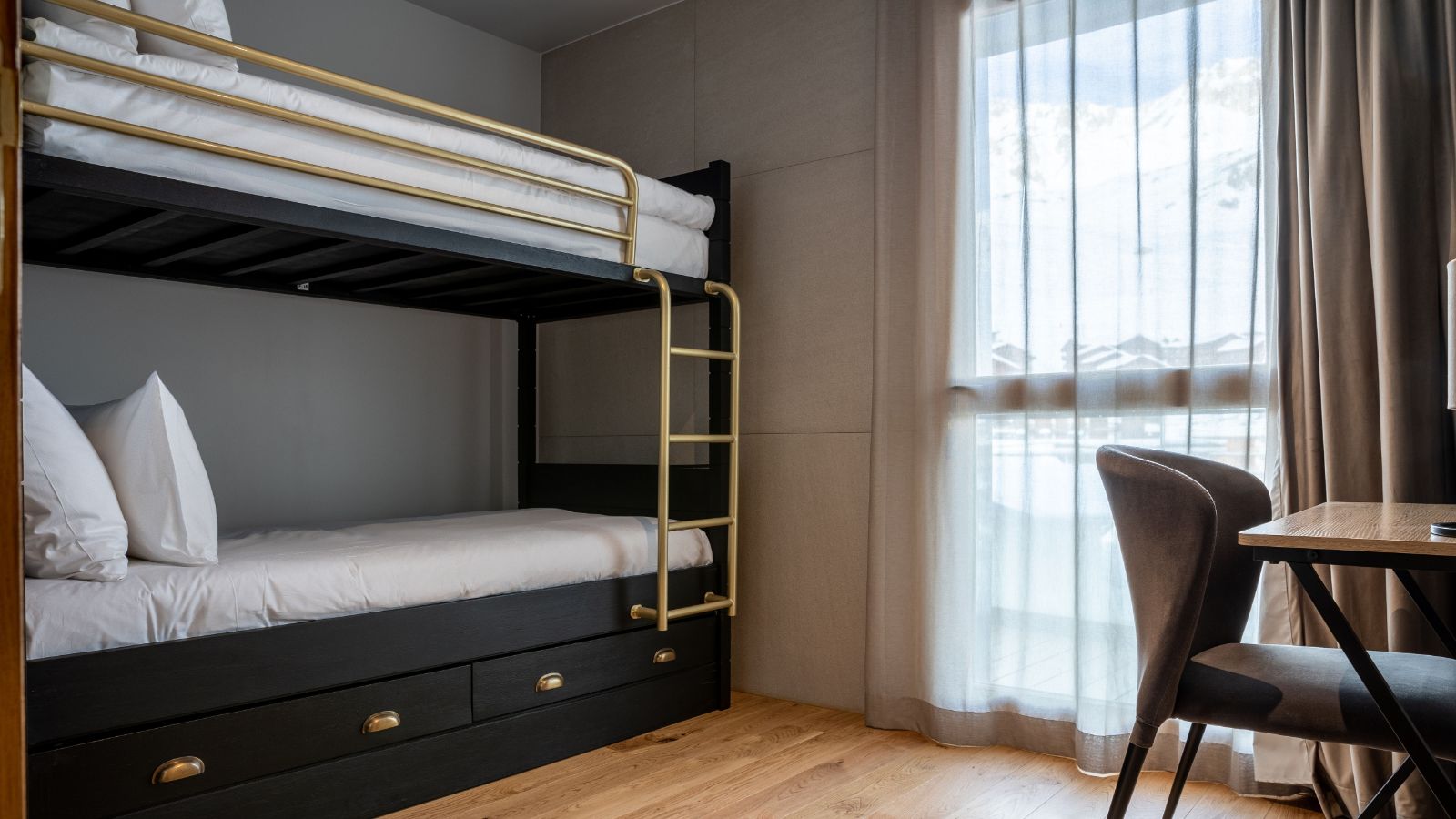 Le Diamond Rock - Family Room.jpg