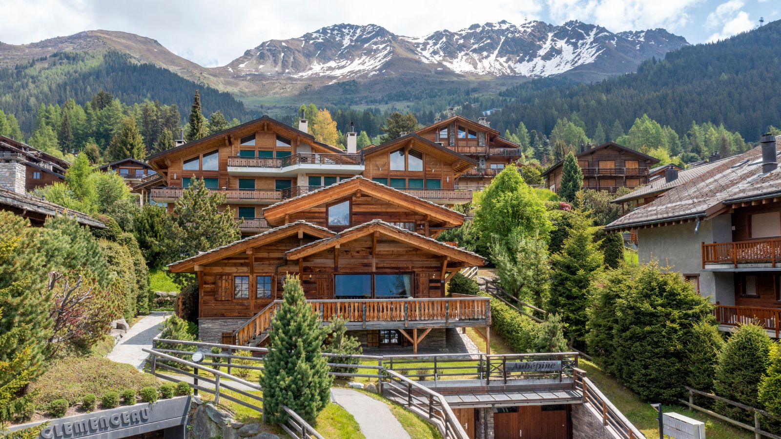 Luxury-ski-chalet-osc-sve-verbier-daphne-exterior.jpg