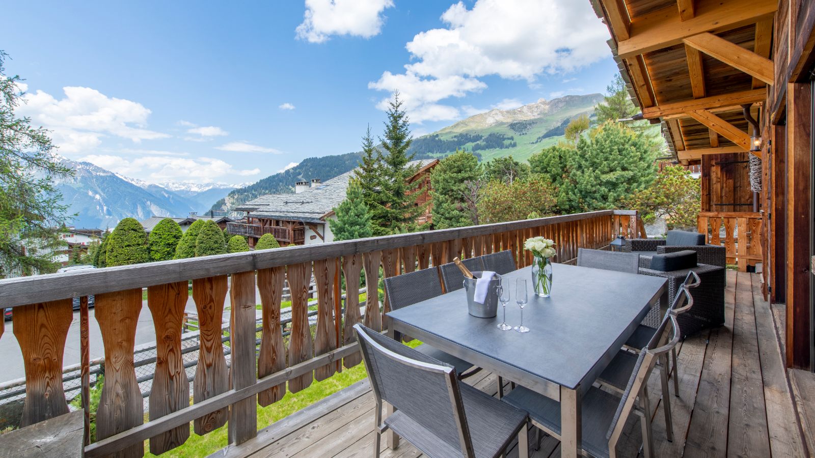 Luxury-ski-chalet-osc-sve-verbier-daphne-balcony.jpg