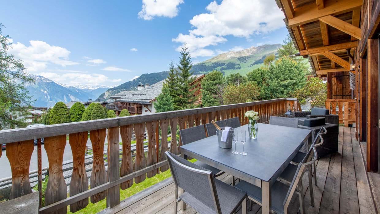 Luxury-ski-chalet-osc-sve-verbier-daphne-balcony.jpg
