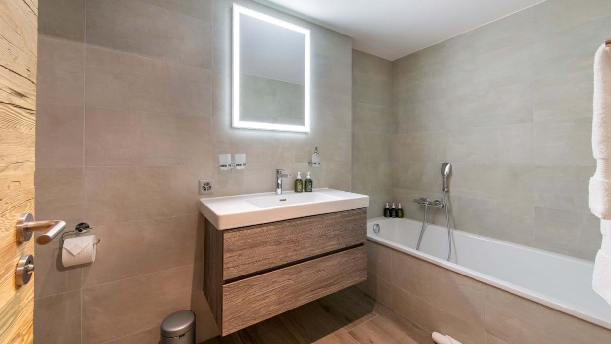 Luxury-ski-chalet-osc-sve-verbier-daphne-bathroom1.jpg
