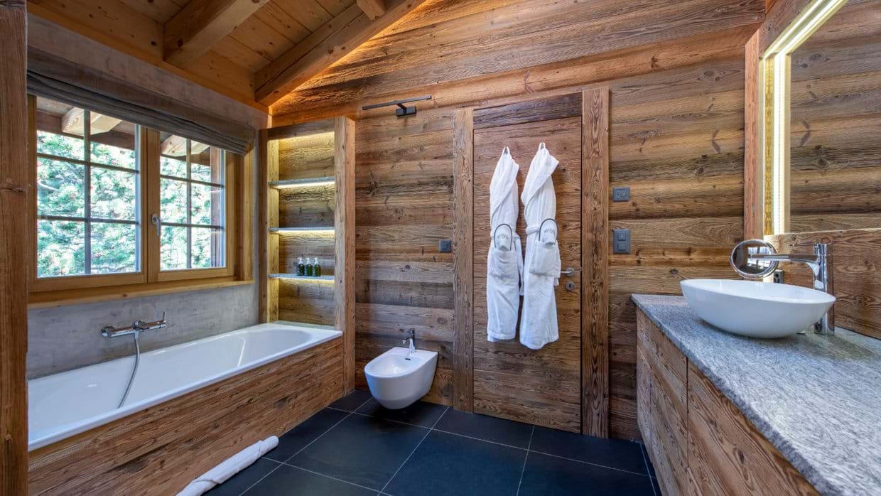 Luxury-ski-chalet-osc-sve-verbier-daphne-bathroom2.jpg