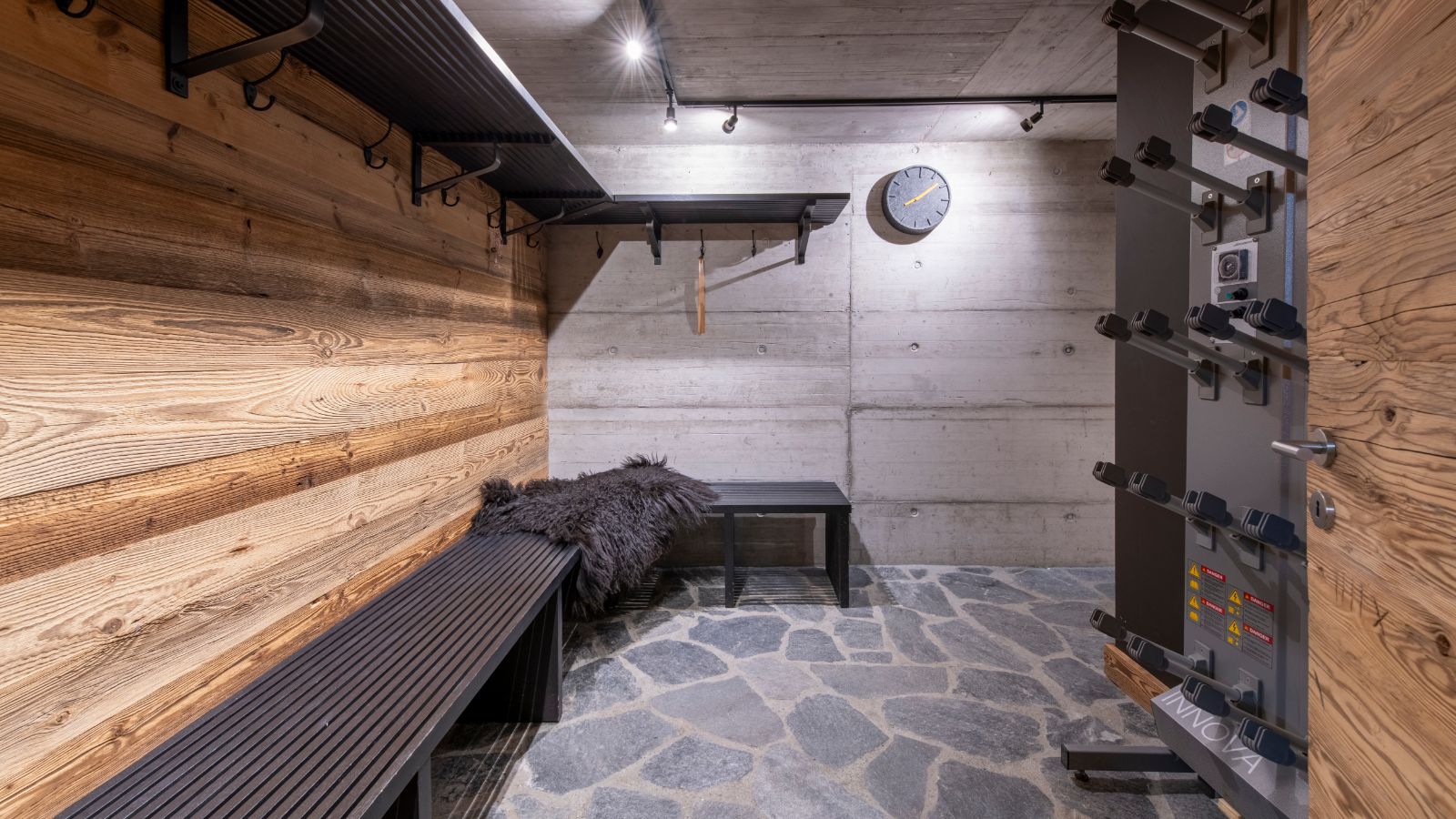 Luxury-ski-chalet-osc-sve-verbier-daphne-bootroom.jpg