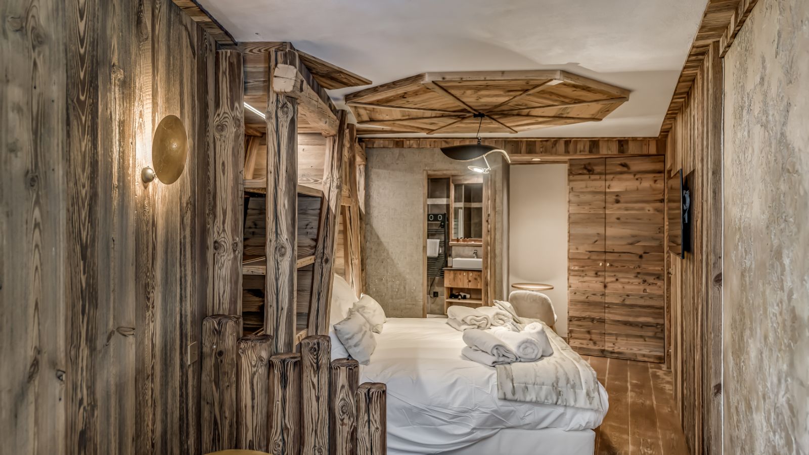 Luxury-Ski-Chalet-Tignes-Chalet-Ganga-Oxford-Ski-Bedroom (13).jpg