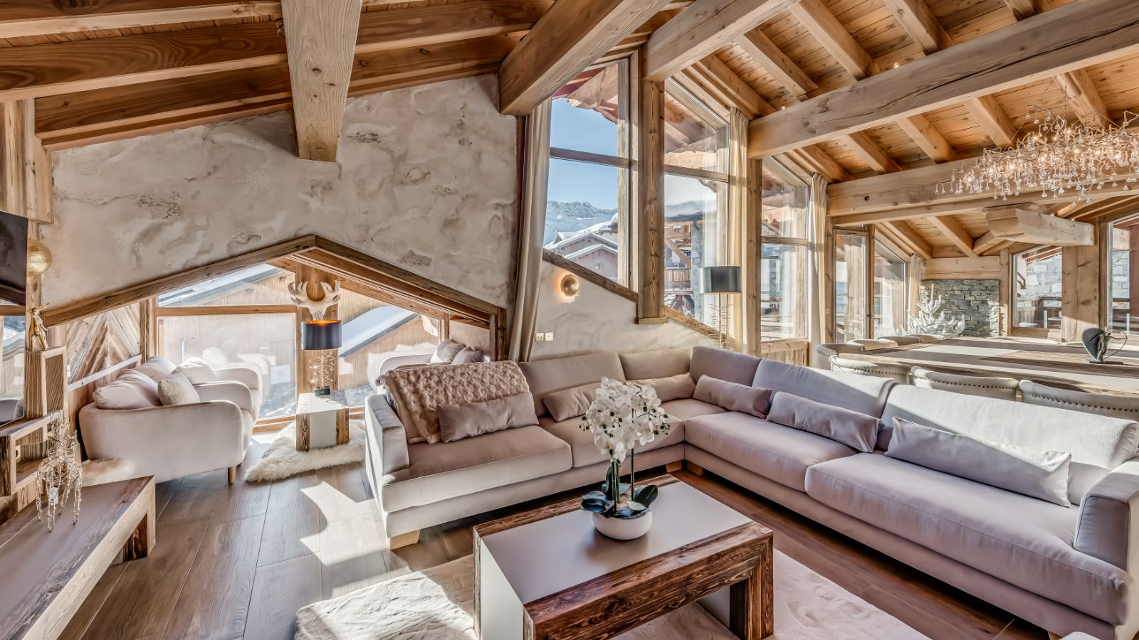 Luxury-Ski-Chalet-Tignes-Chalet-Ganga-Oxford-Ski-Lounge.jpg