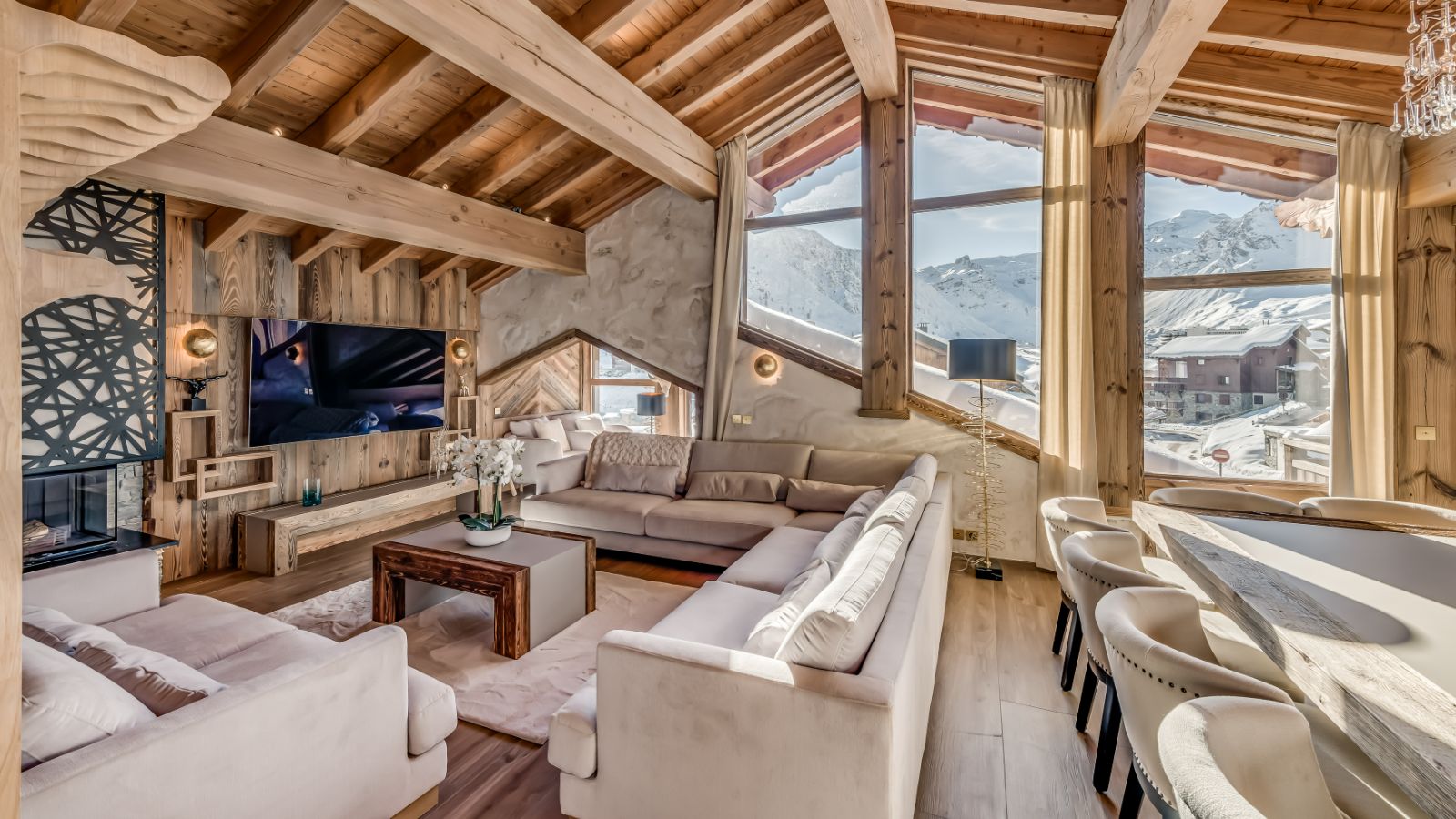 Luxury-Ski-Chalet-Tignes-Chalet-Ganga-Oxford-Ski-Lounge3.jpg