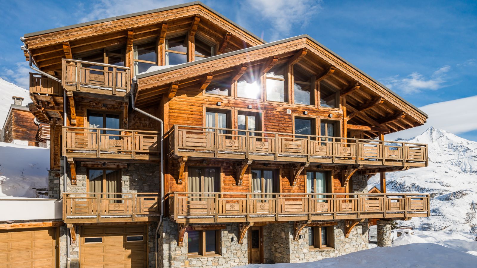 Luxury-Ski-Chalet- Tignes-Chalet Macha-Oxford-Ski-Exterior.jpg