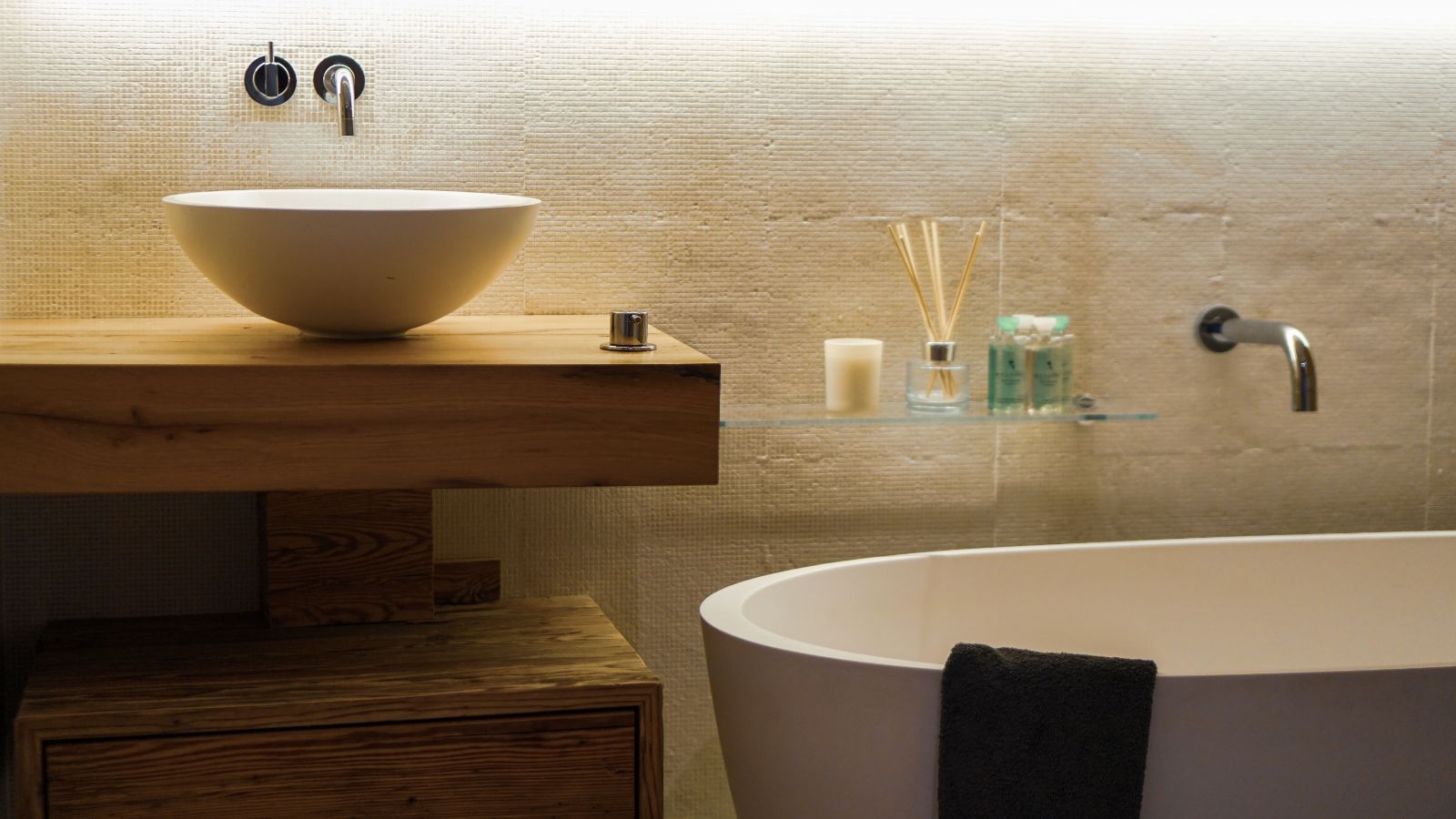 Luxury-ski-chalet-verbier-oxford-ski-bathroom.jpg