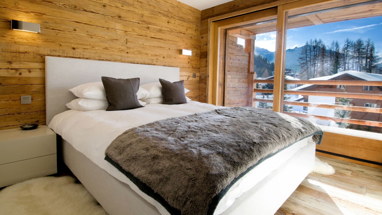 Luxury-ski-chalet-verbier-oxford-ski-bedroom1.jpg
