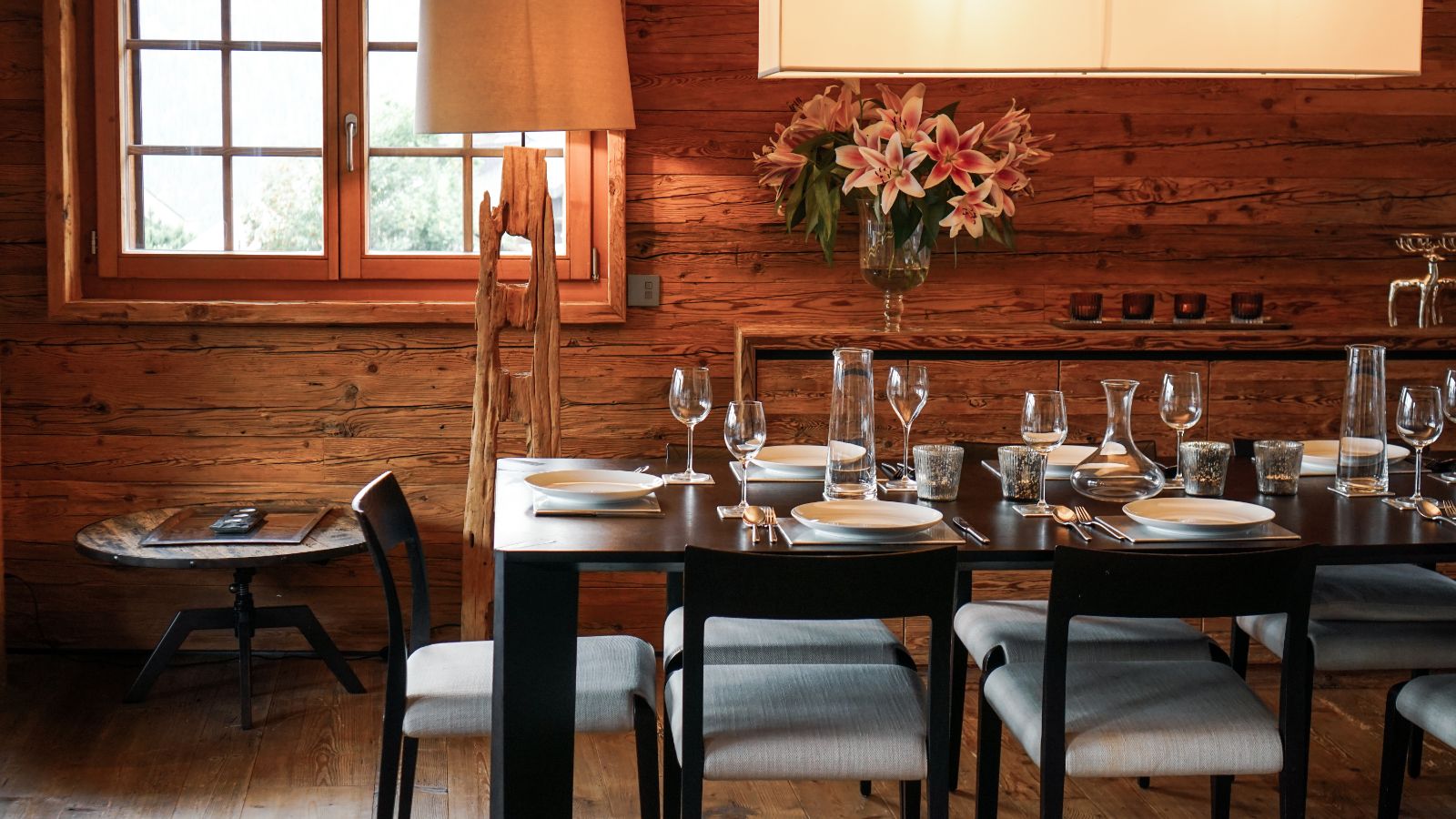 Luxury-ski-chalet-verbier-oxford-ski-dining.jpg