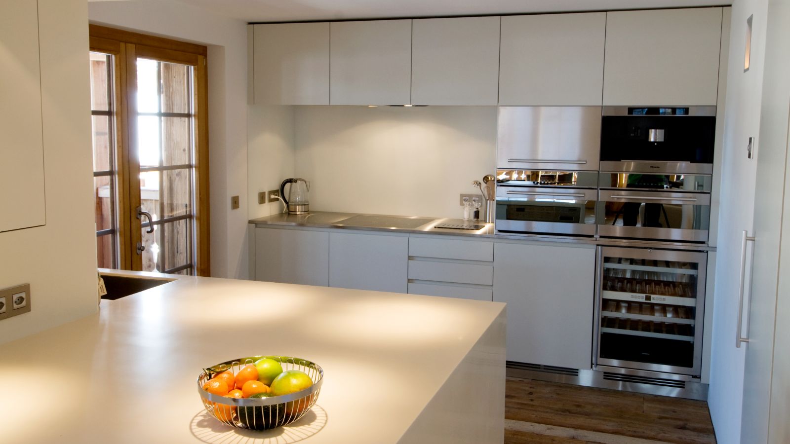 Luxury-ski-chalet-verbier-oxford-ski-kitchen.jpg