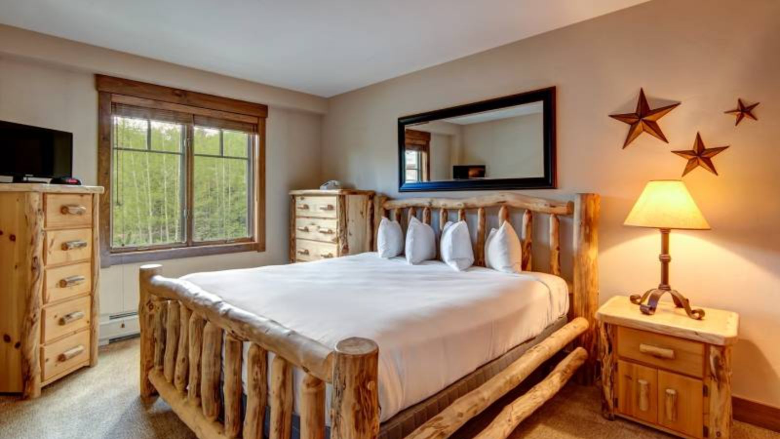 Luxury-Ski-Hotel-Breakenridge-Mountain-Thunder-Lodge-Oxford-Ski-Bedroom.jpg