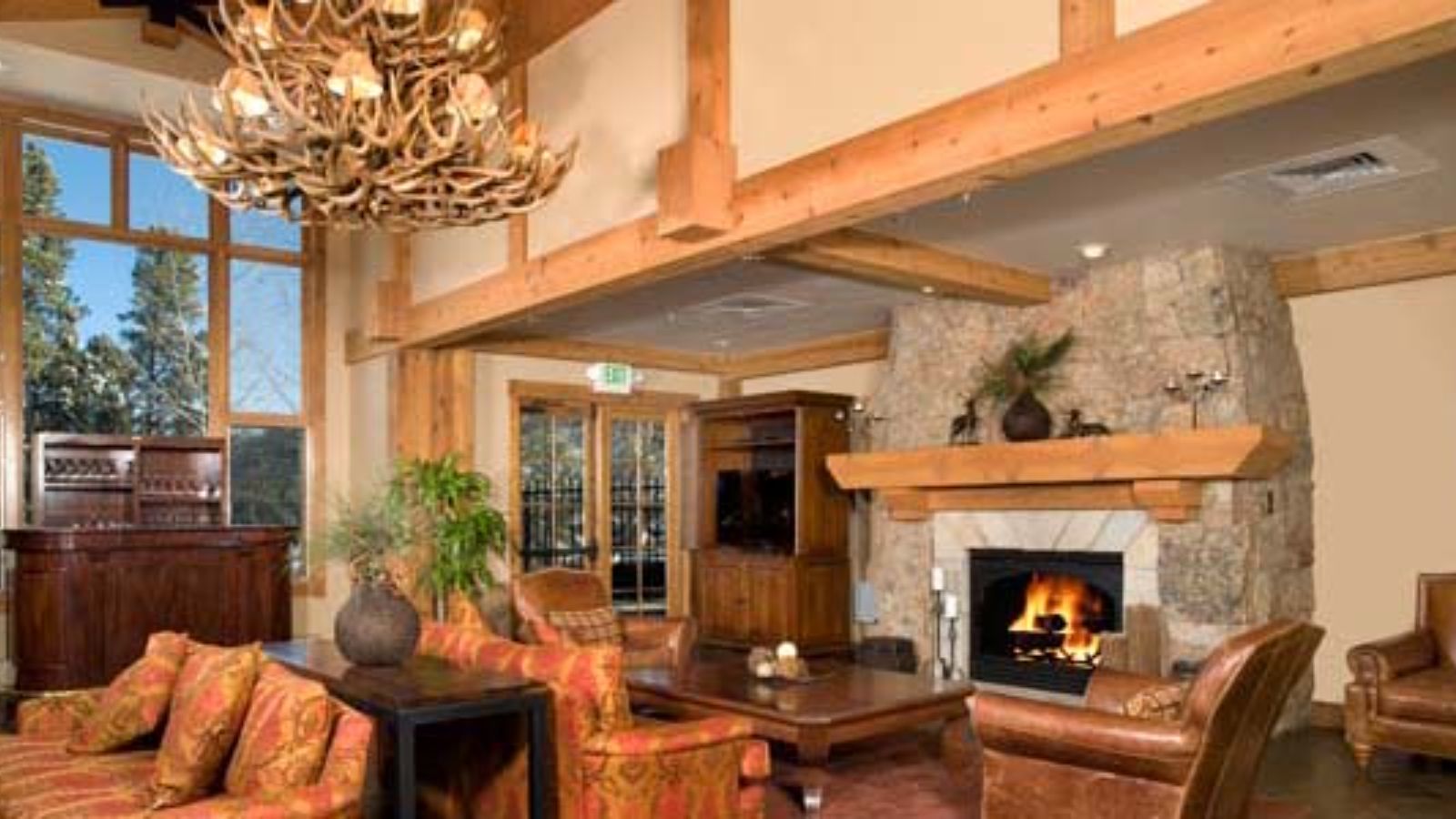 Luxury-Ski-Hotel-Breakenridge-Mountain-Thunder-Lodge-Oxford-Ski-Fireplace2.jpg