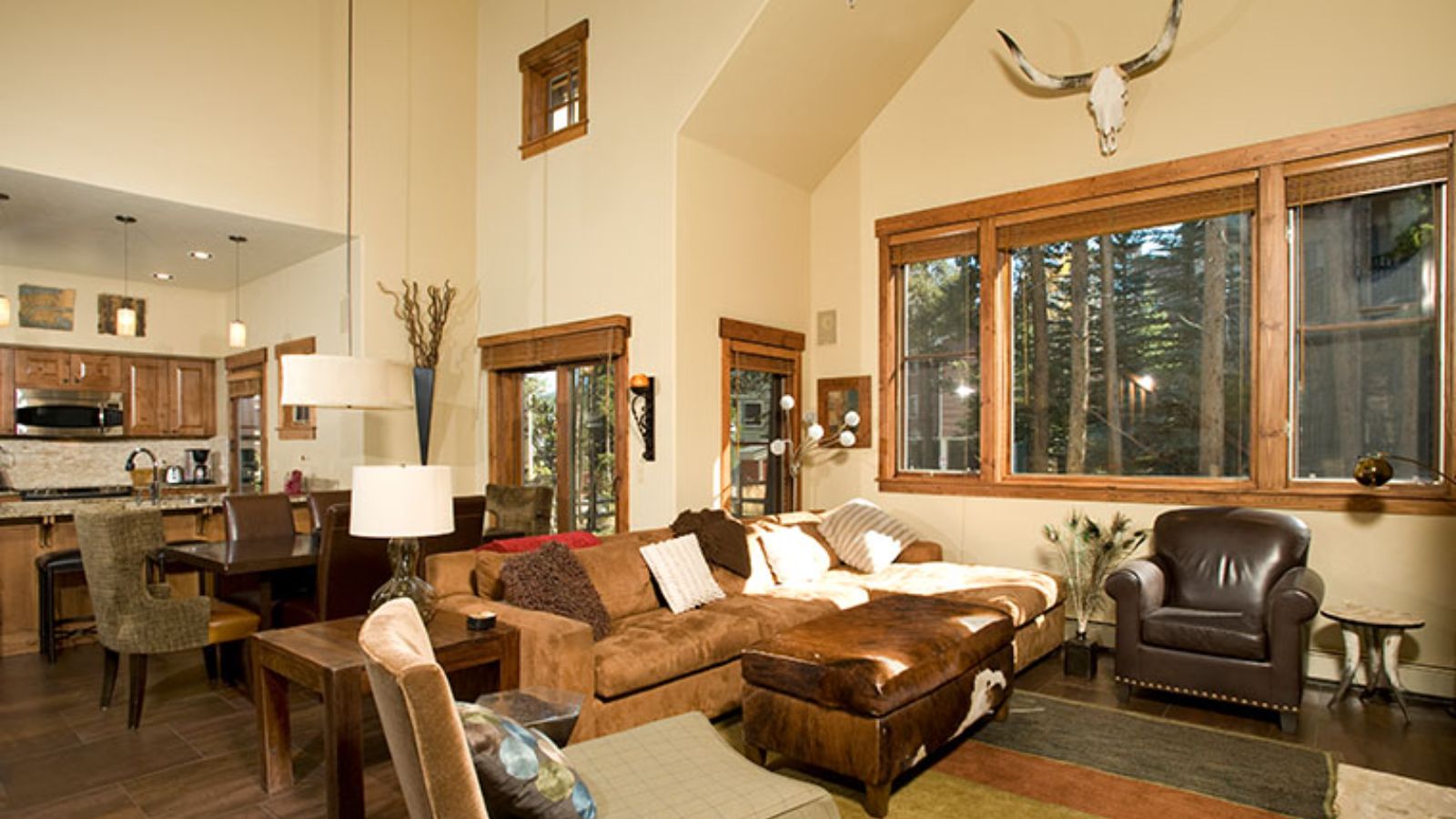 Luxury-Ski-Hotel-Breakenridge-Mountain-Thunder-Lodge-Oxford-Ski-Lounge3.jpg