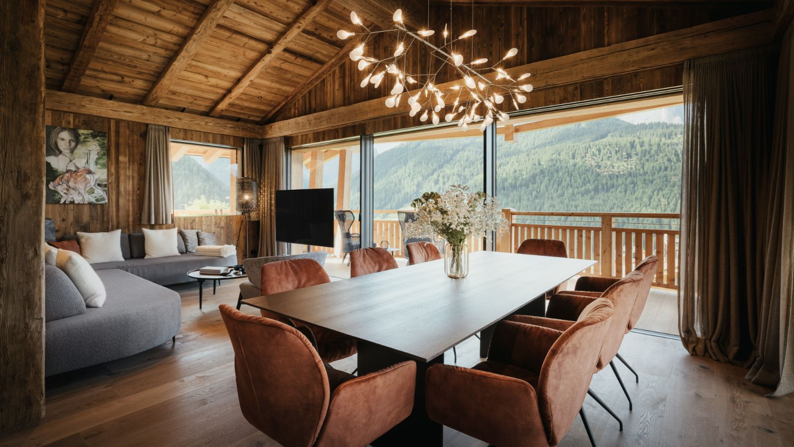 Luxury-Ski-Chalet-Selva-Lum-DOr-Spa-Chalet-Oxford-Ski-Dining.jpg