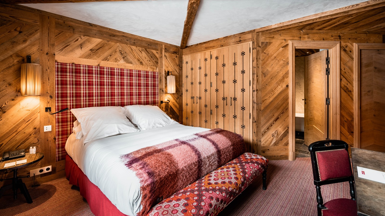 luxury-ski-chalet-val-disere-chalet-sequoia-oxford-ski (8).jpg