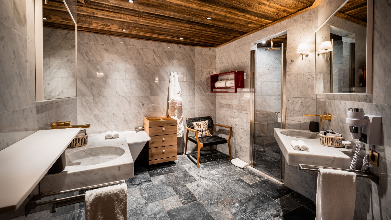 luxury-ski-chalet-val-disere-chalet-sequoia-oxford-ski (10).jpg