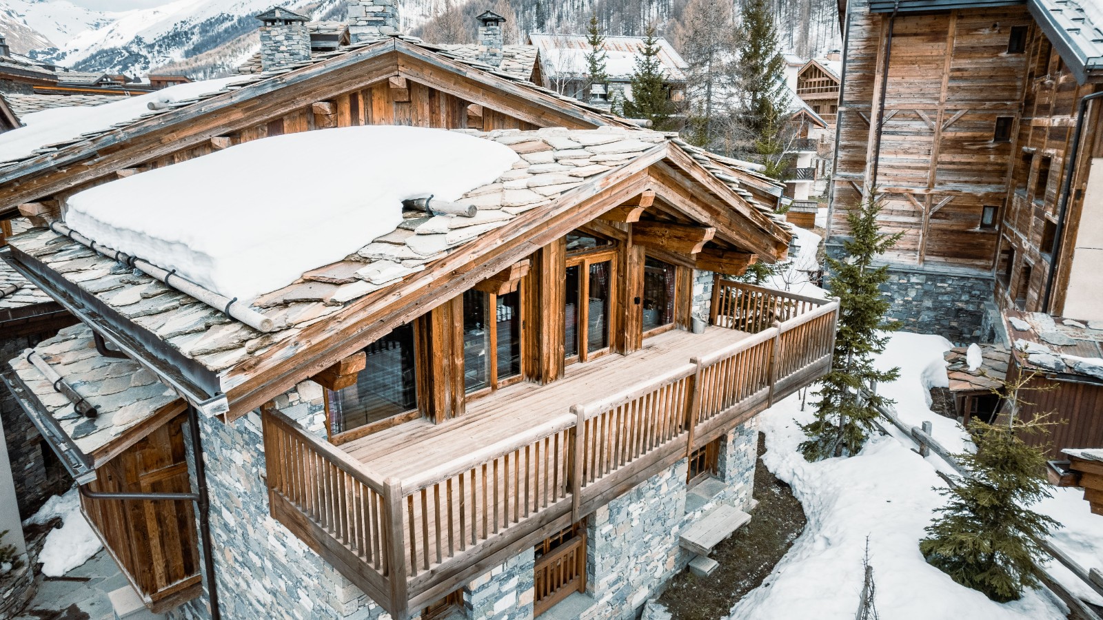 luxury-ski-chalet-val-disere-chalet-sequoia-oxford-ski (21).jpg