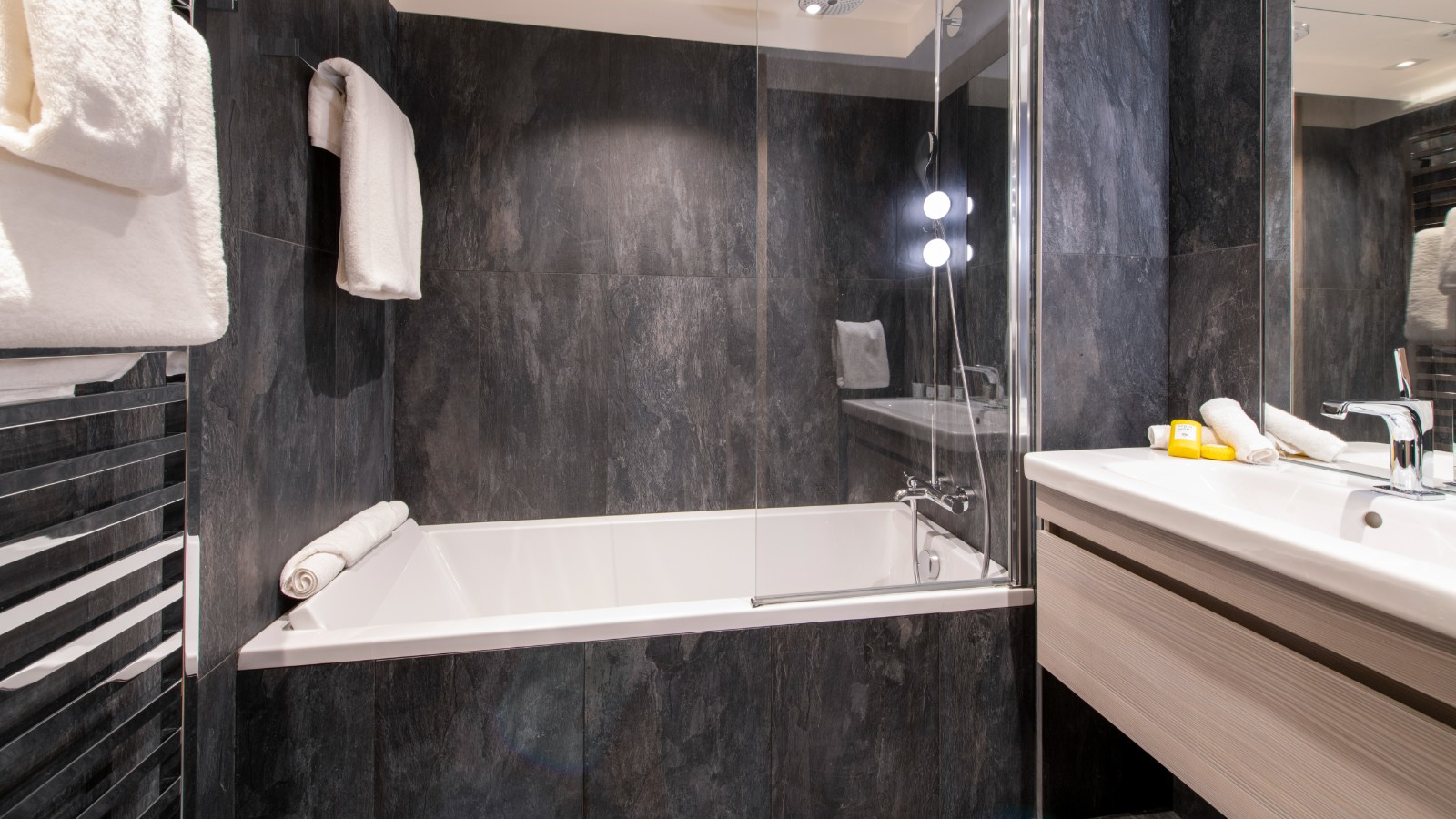 luxury-ski-chalet-meribel-chalet-altius-oxford-ski-company (10).jpg