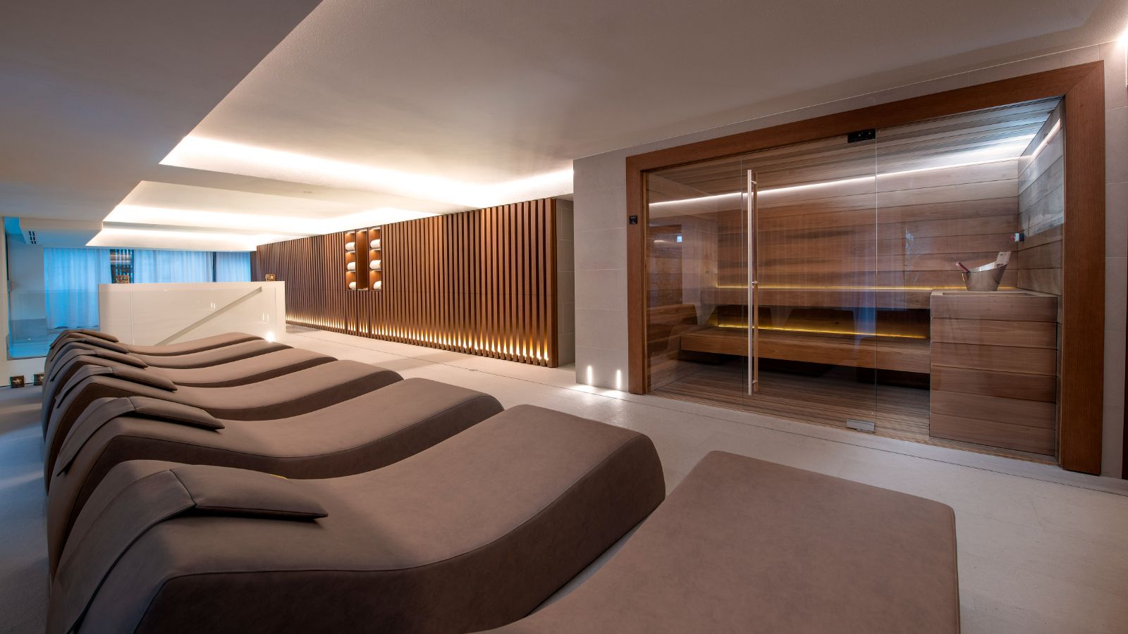 Luxury-Ski-Hotel-Courmayeur-Le-Massif-Hotel-and-Lodge-Oxford-Ski-Spa (2).jpg