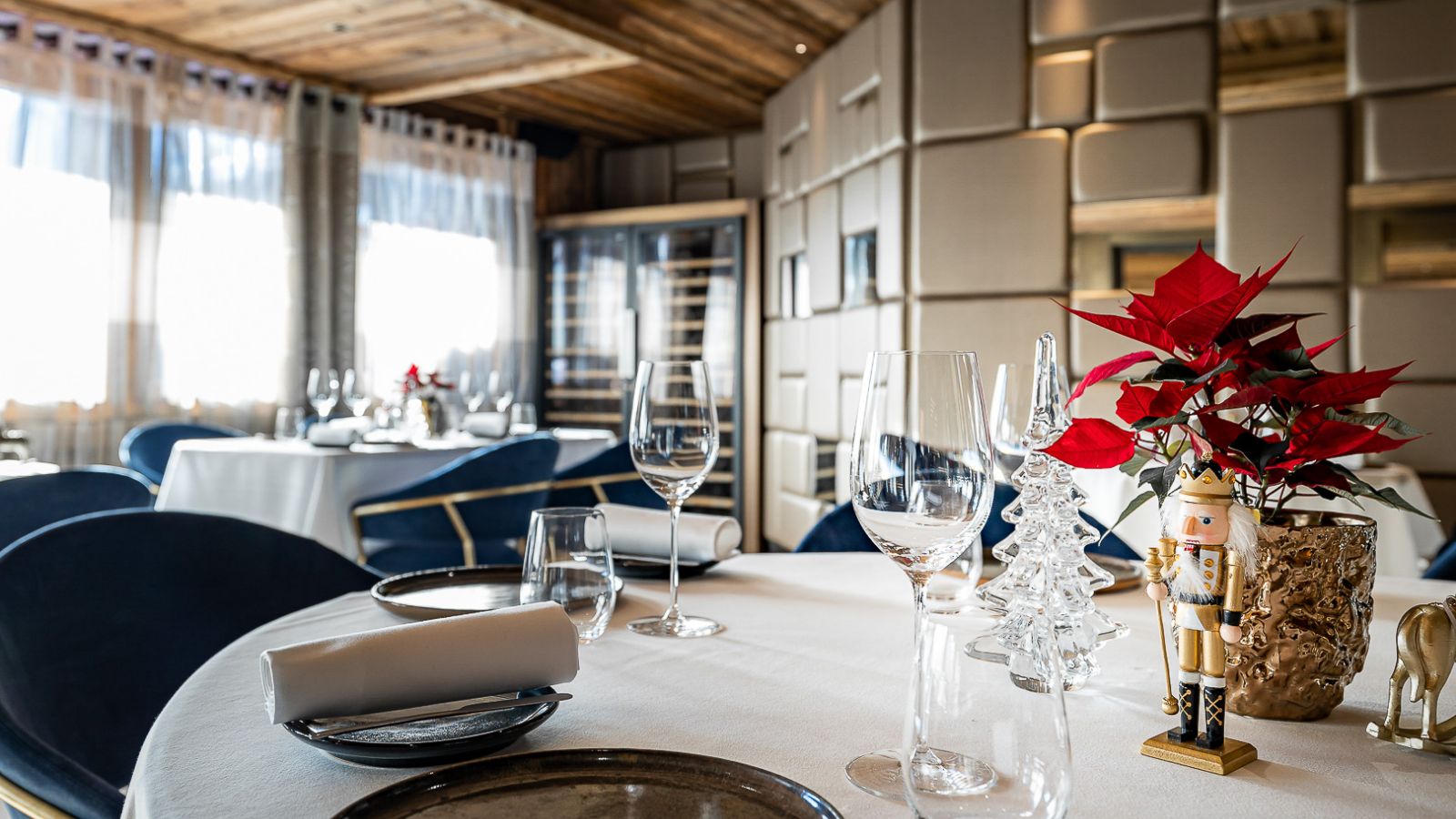 Ultima Gstaad Restaurant.jpg (1)