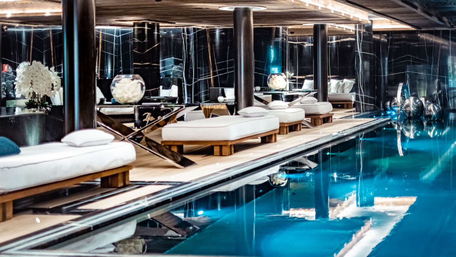 Ultima Gstaad Pool.jpg (1)