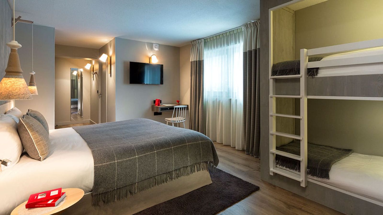 Luxury-Ski-Hotel-Chamonix-Heliopic-Hotel-Spa-Oxford-Ski-Bedroom (9).jpg